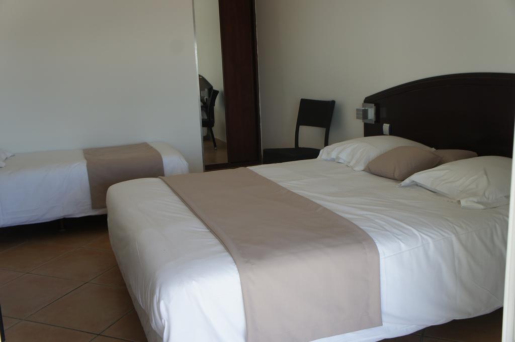 Agay Beach Hotel Saint-Raphaël Habitación foto